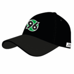 Schrägansicht der schwarzen Baseball Cap mit großem Hannover 96 Logo vorn und Platzhalter für die Veredelung an der linken Seite.