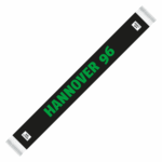 Schwarzer Schal mit weißen Fransen. An beiden Enden befinden sich Platzhalter für die individuelle Veredelung. In der Mitte der große Schriftzug "Hannover 96" in grün.