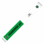 Grün-Weißer Schal mit weißen Fransen. Die linke Hälfte ist grün und trägt das Hannover 96 Logo gestürzt am Ende. Daneben über die Breite den großen Schriftzug "Hannover 96". Die rechte Hälfte ist weiß. Am Ende ebenfalls das um 90 % gestürzte Logo. In der weißen Fläche ist ein großer Platzhalter für die individuelle Veredelung.
