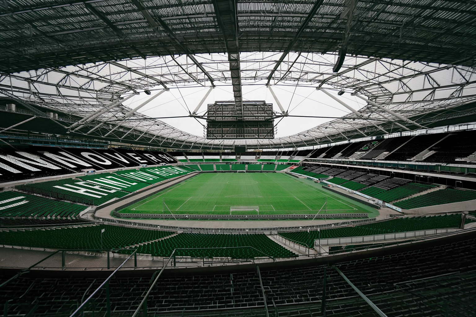 Innenansicht der Heinz von Heiden Arena